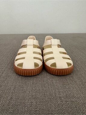 9.5-10C . Unisex . Igor Kids: Nico Caramelo Sandals